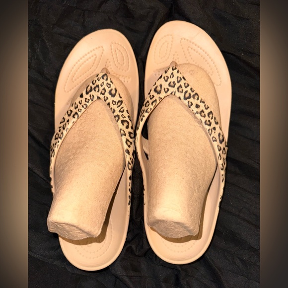 Crocs Leopard Print Women's Sandals - Picture 1 of 6